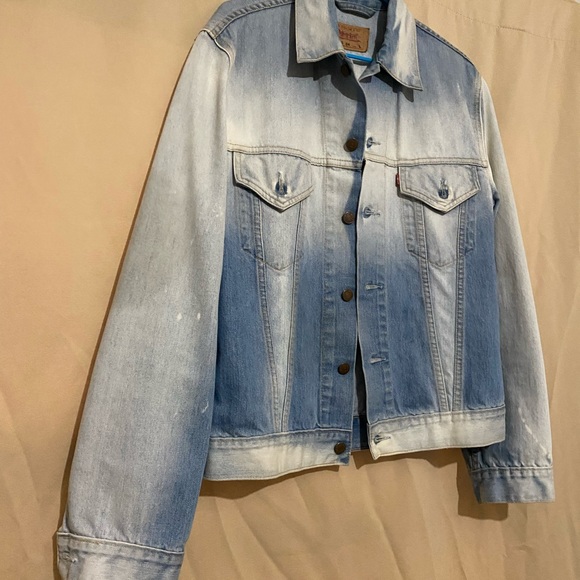 One of a kind Levi’s jean jacket - Picture 4 of 6